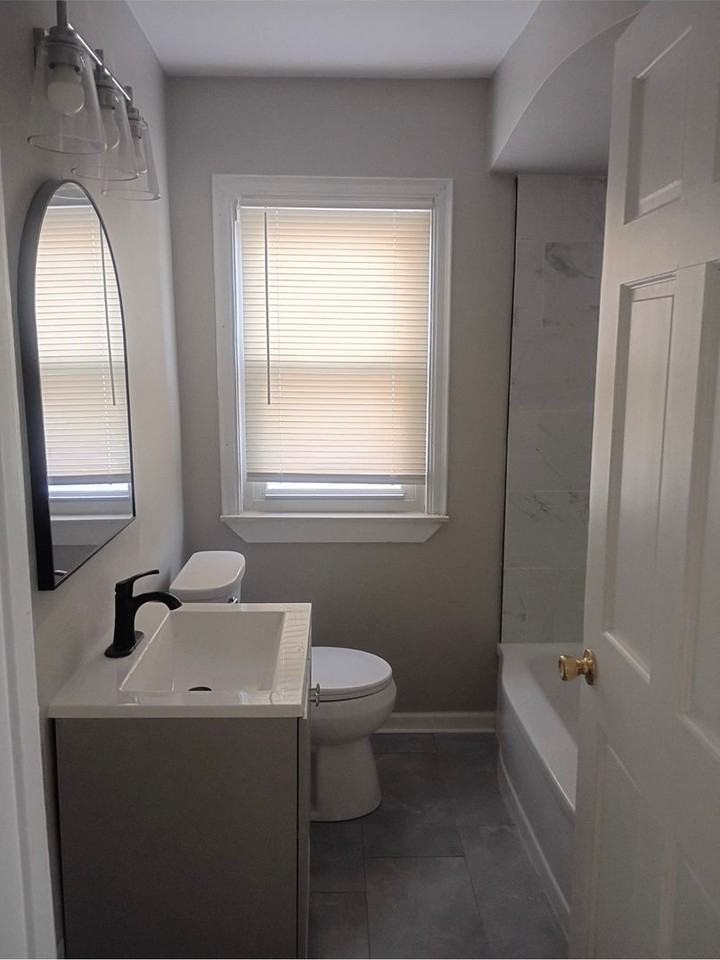 6021 Grandville Ave - Photo 2 of 8