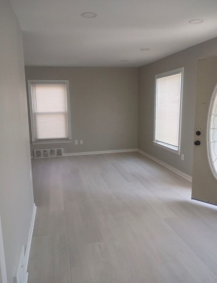 6021 Grandville Ave - Photo 5 of 8