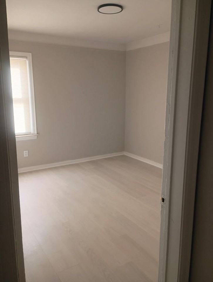 6021 Grandville Ave - Photo 6 of 8