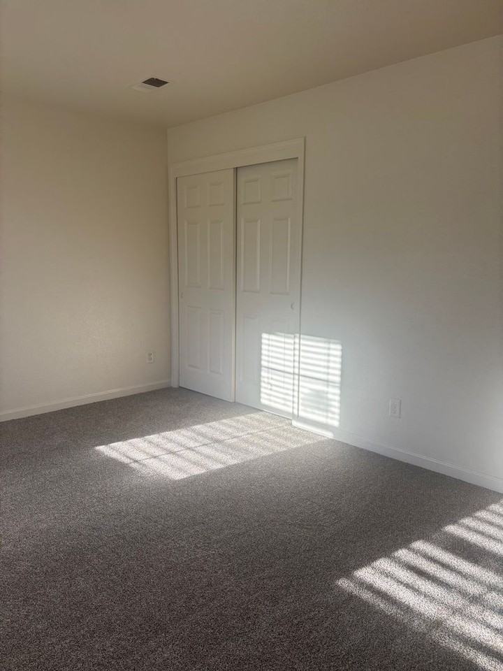 9th St. - 118-120 - Photo 5 of 8