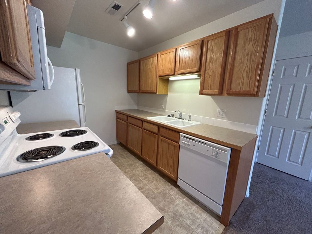 4075 N Abbey Rd - Photo 5 of 29