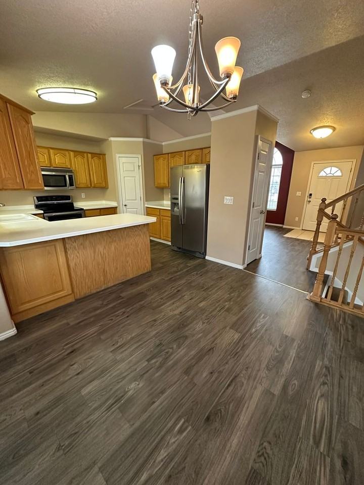 943 W 1520 N - Photo 4 of 25