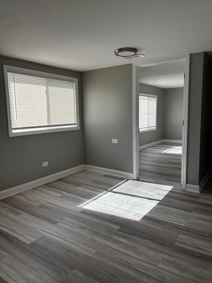 3935 Catalpa St - Photo 4 of 14