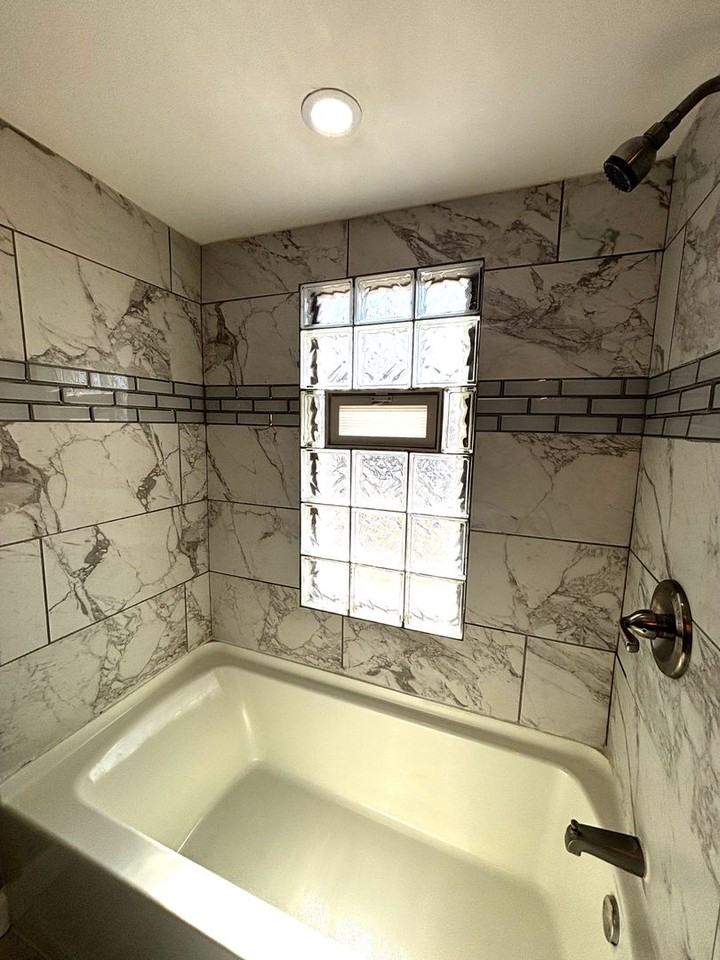 3935 Catalpa St - Photo 5 of 14