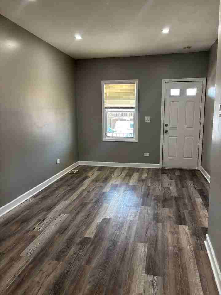 3935 Catalpa St - Photo 6 of 14