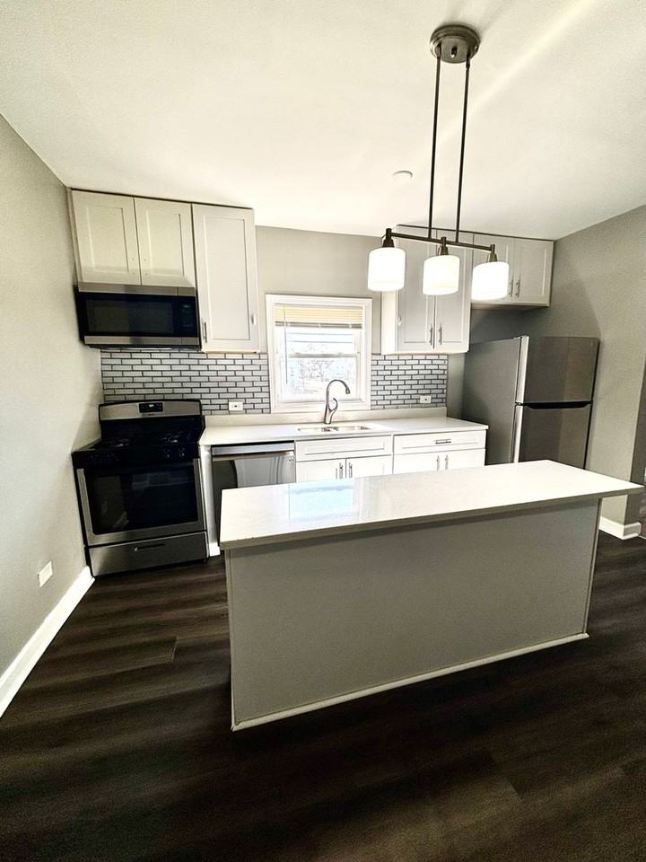 3935 Catalpa St - Photo 7 of 14