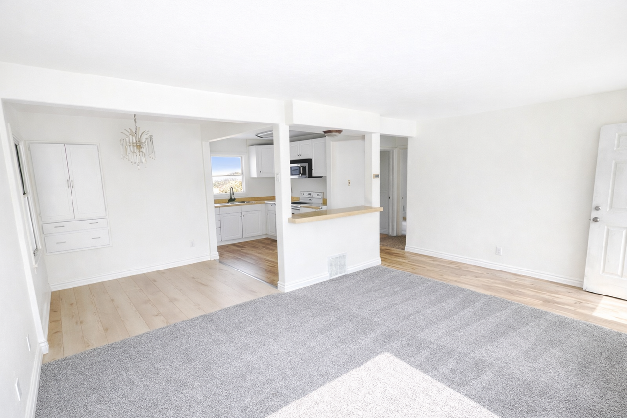 1083 E 460 S - Photo 4 of 12