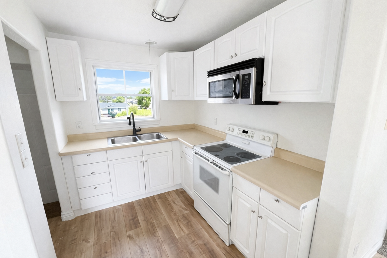 1083 E 460 S - Photo 5 of 12