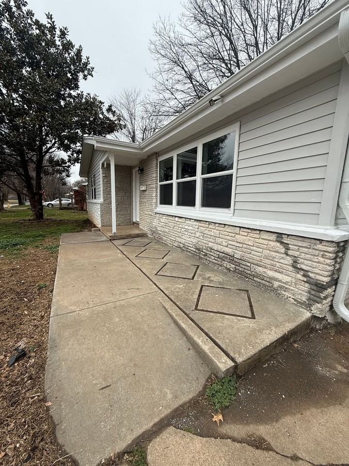 511 W Erie St - Photo 3 of 16