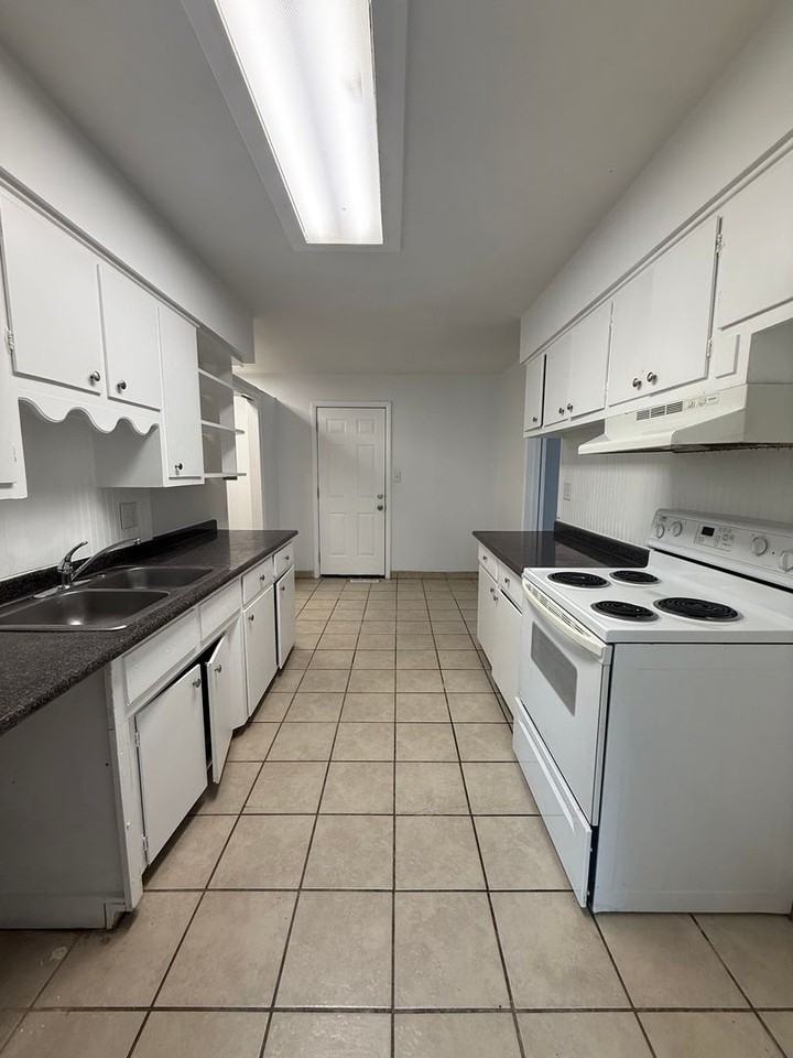 511 W Erie St - Photo 6 of 16