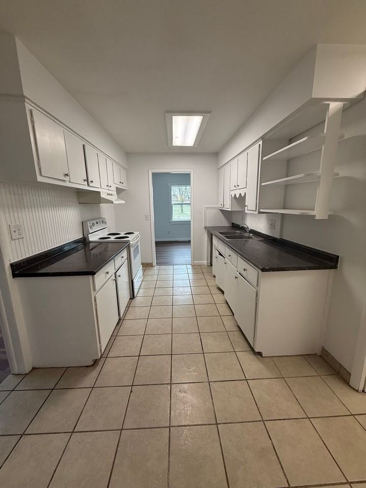 511 W Erie St - Photo 7 of 16