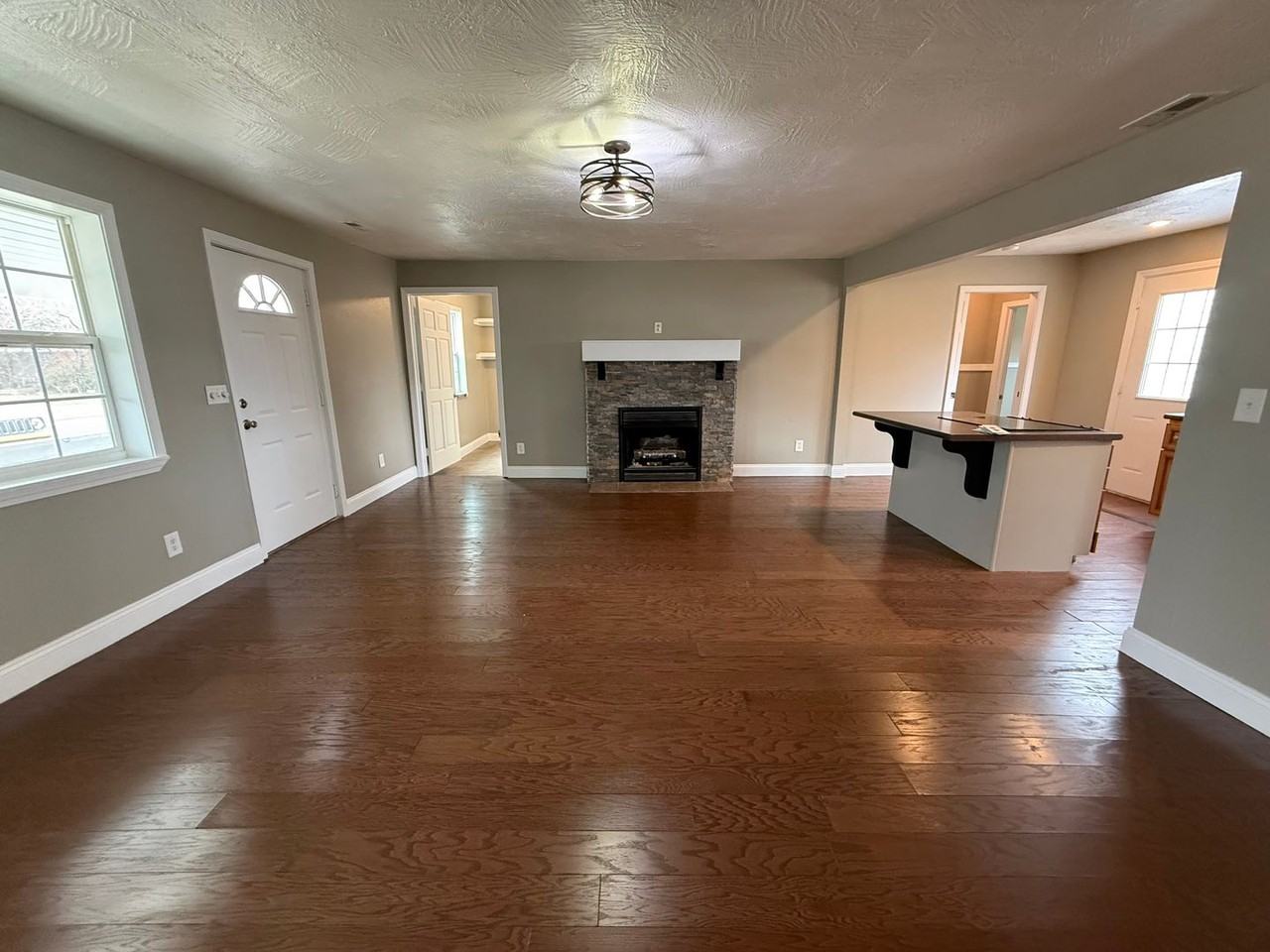 2222 N Hillcrest Ave - Photo 2 of 14