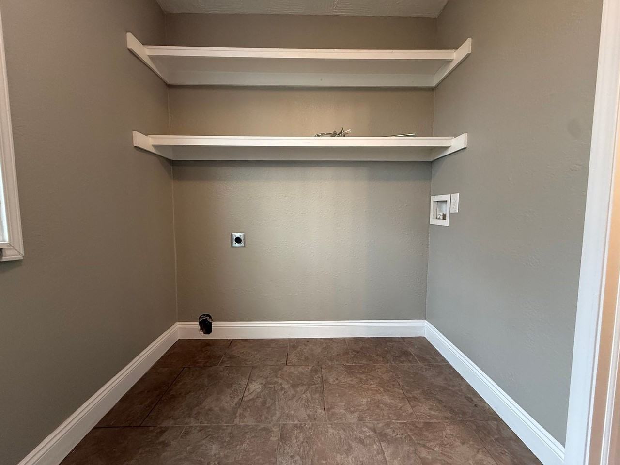 2222 N Hillcrest Ave - Photo 5 of 14