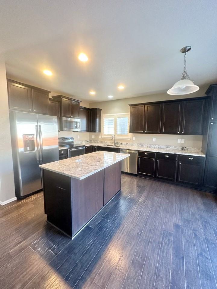 915 Campfire Dr - Photo 7 of 26