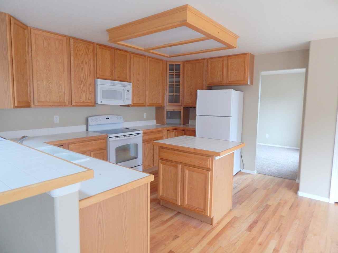 203 Cleopatra St - Photo 4 of 20