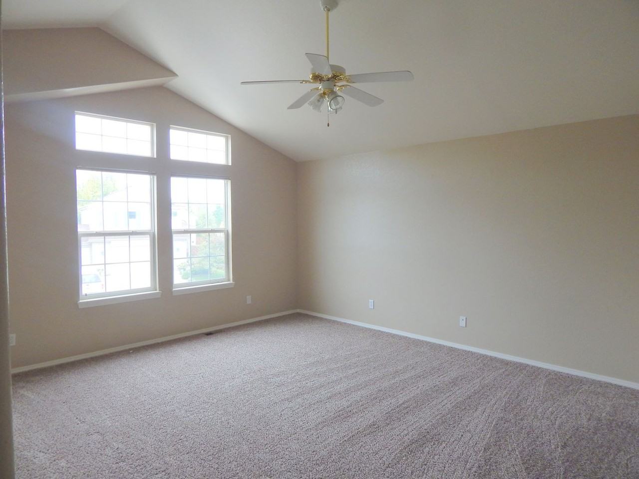 203 Cleopatra St - Photo 5 of 20