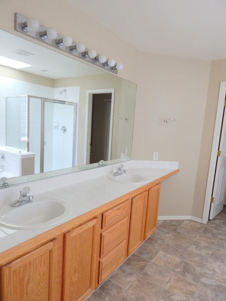 203 Cleopatra St - Photo 6 of 20