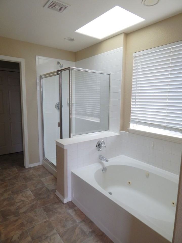 203 Cleopatra St - Photo 7 of 20