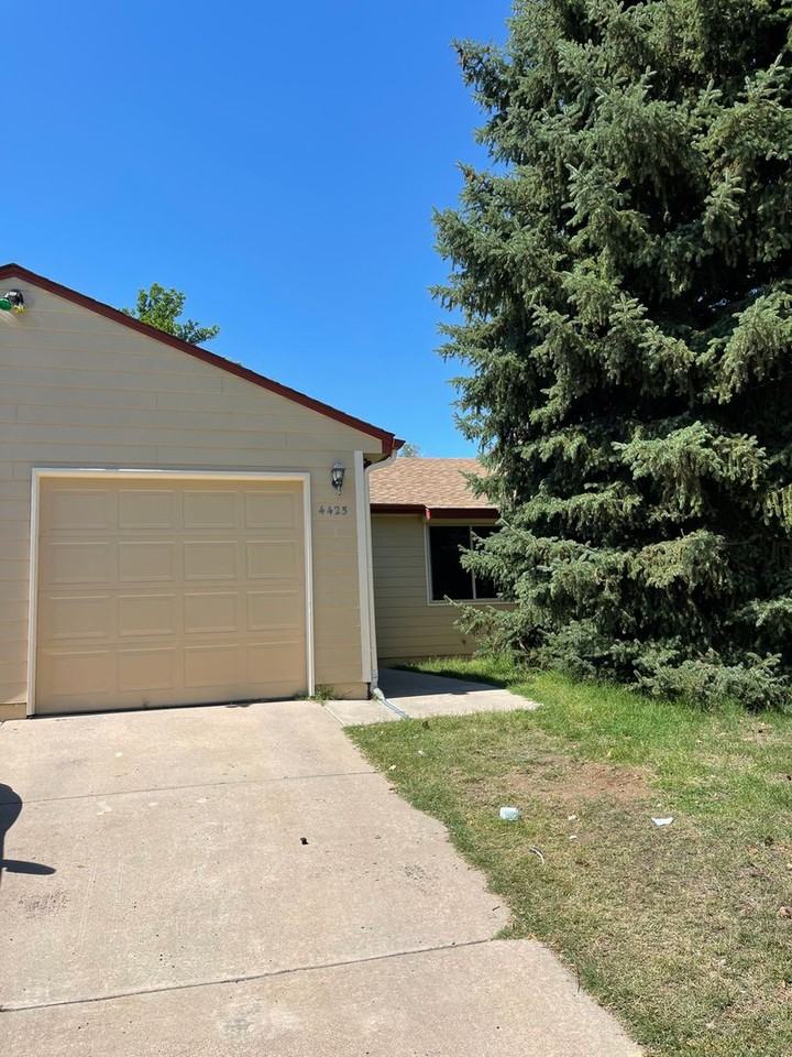 4425 Hollyhock St