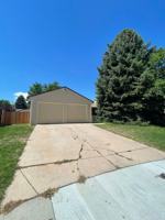 featured image of 4425 Hollyhock St