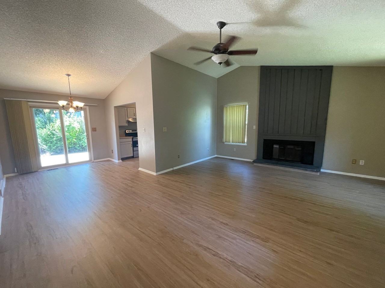 4425 Hollyhock St - Photo 5 of 20