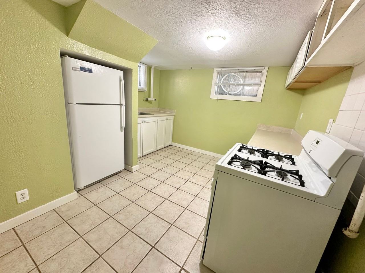 1023 1/2 Laporte Ave - Photo 4 of 11