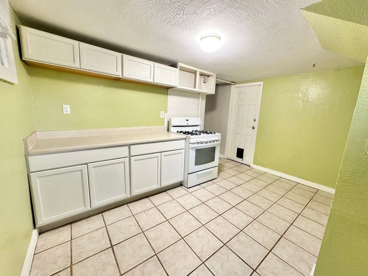 1023 1/2 Laporte Ave - Photo 5 of 11