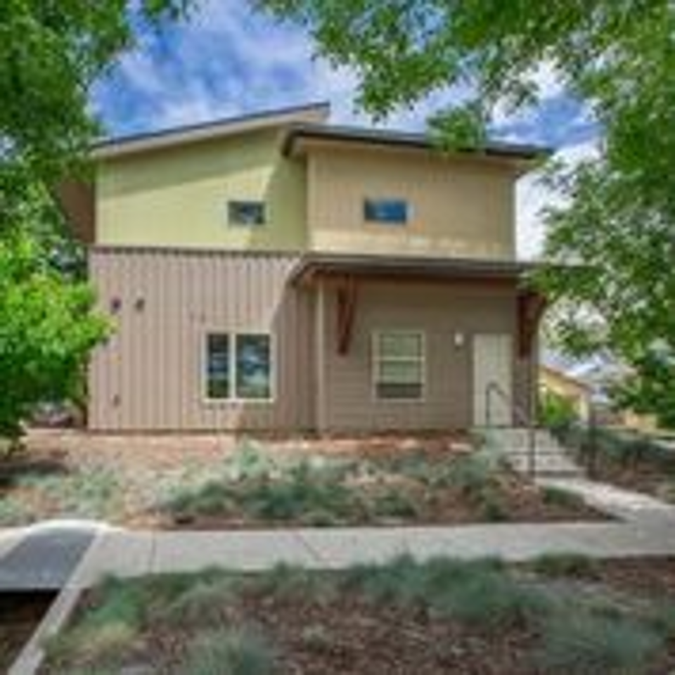 712 W Laurel St #1 - Photo 2 of 22