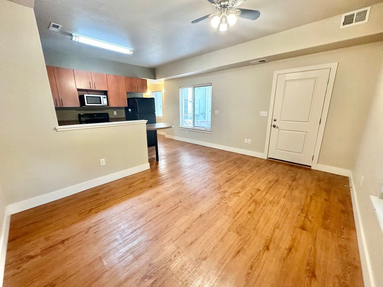 712 W Laurel St #1 - Photo 6 of 22