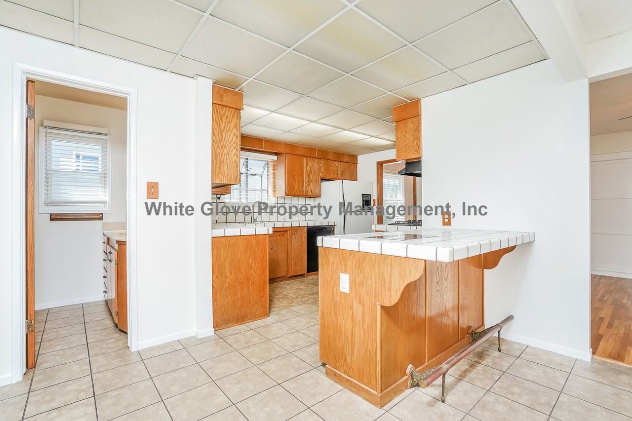 3812 W 172nd St - Photo 7 of 17