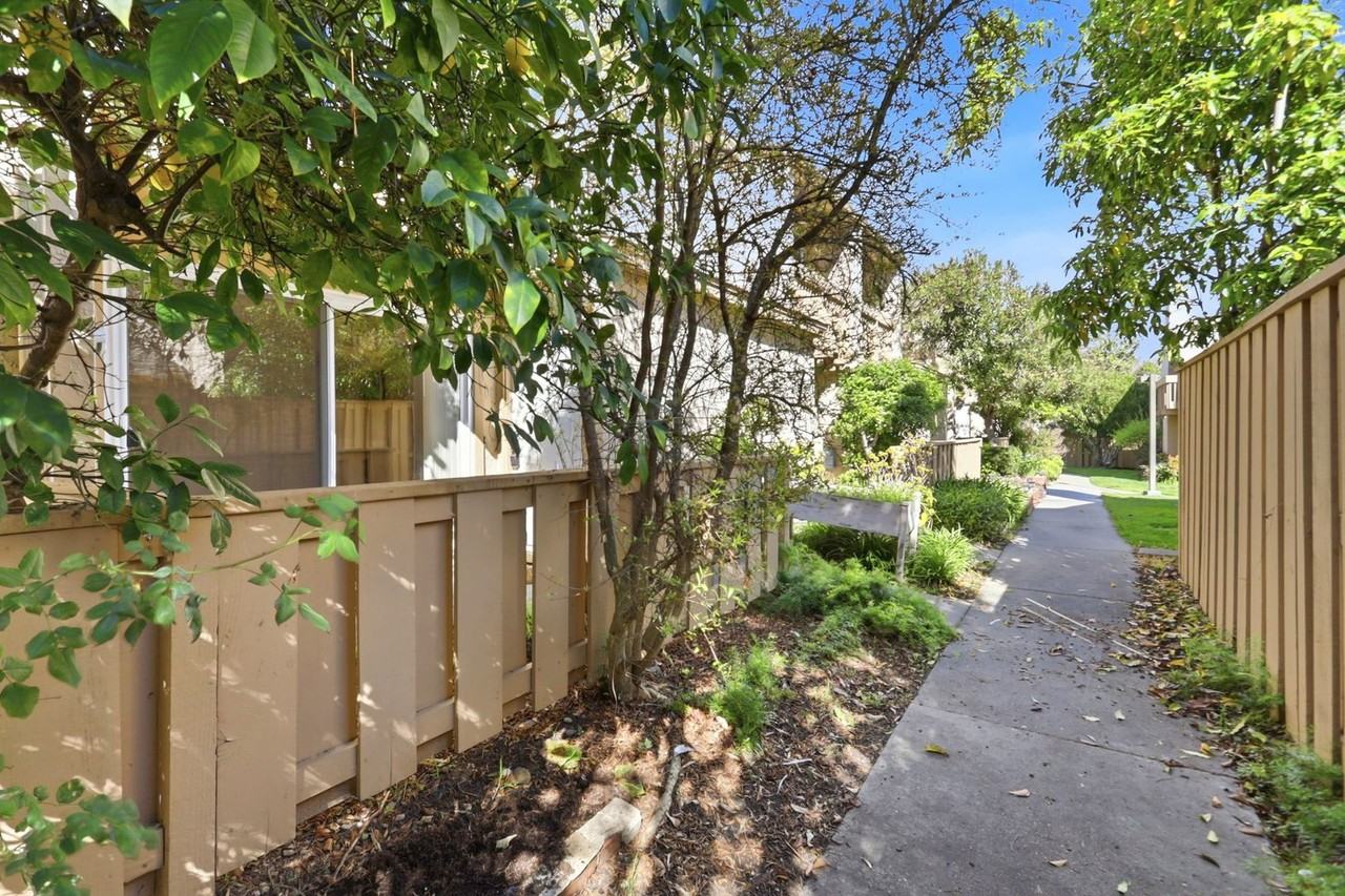 125 Connemara Way #88 - Photo 2 of 32