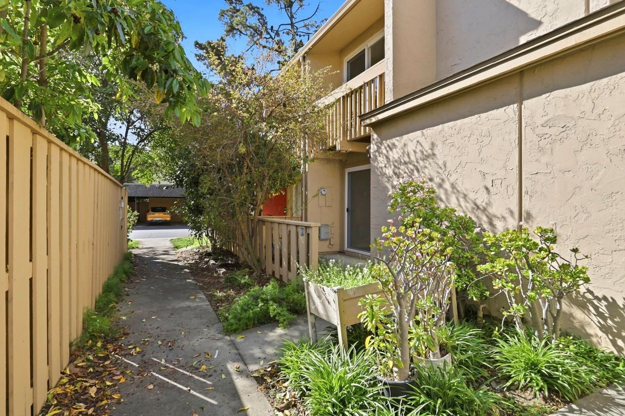 125 Connemara Way #88 - Photo 3 of 32