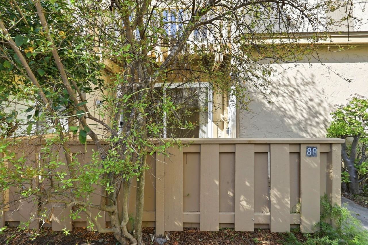 125 Connemara Way #88 - Photo 4 of 32