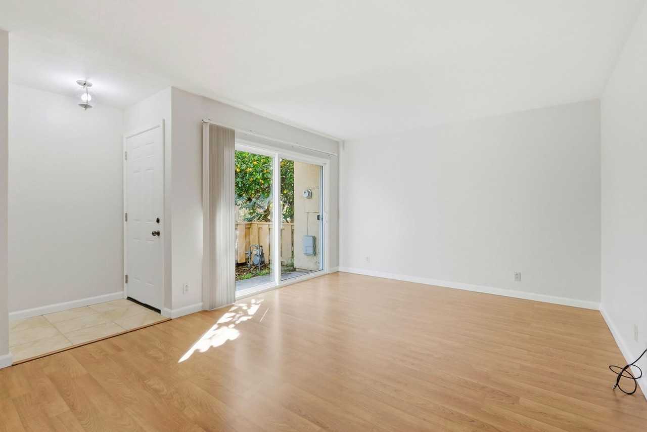 125 Connemara Way #88 - Photo 7 of 32