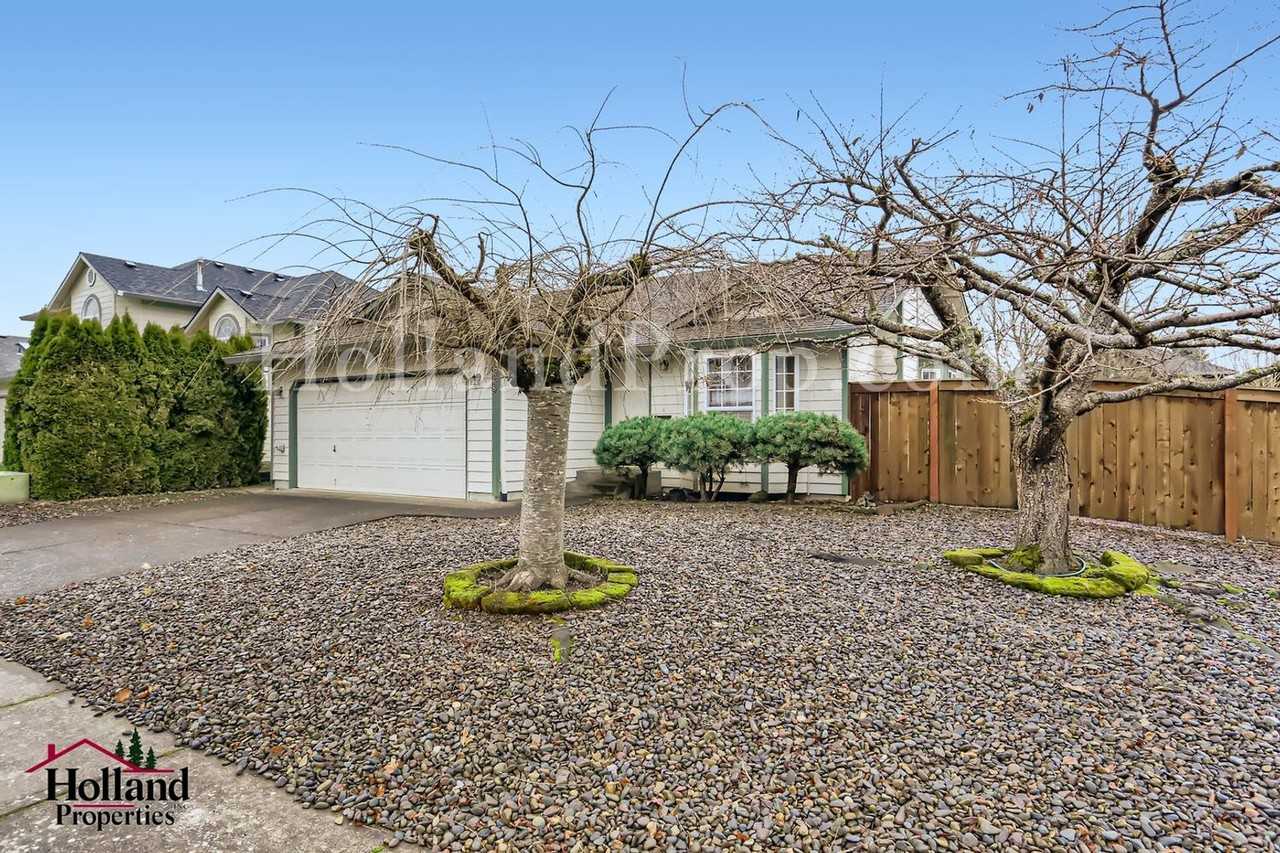 8668 Ne Windstone St - Photo 2 of 29