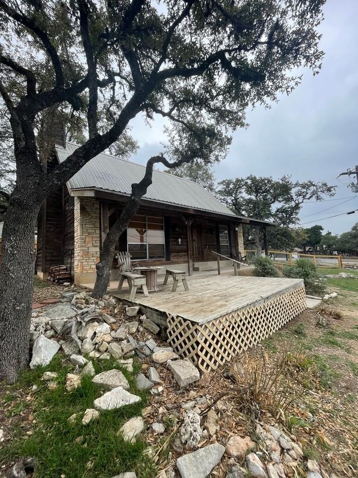 1609 Colleen Dr - Photo 3 of 17