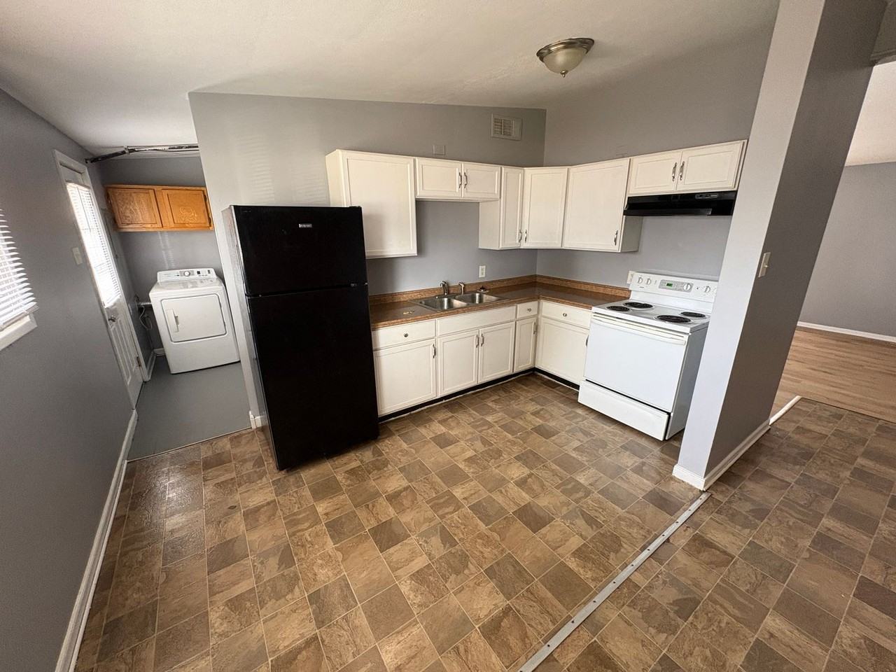 8437 January Ave - Photo 3 of 10