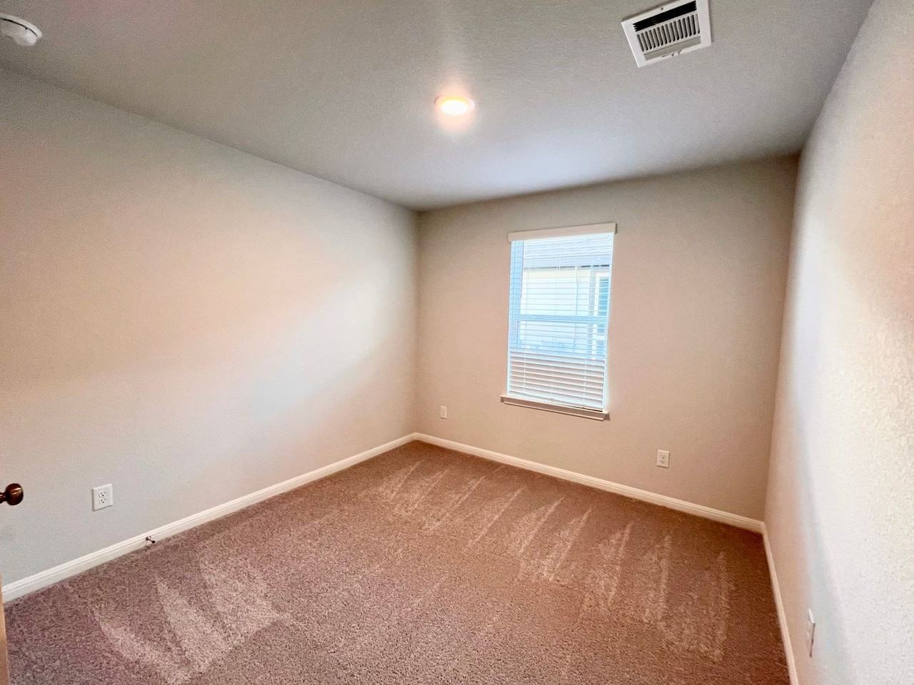 413 Alcatraz Loop - Photo 6 of 11