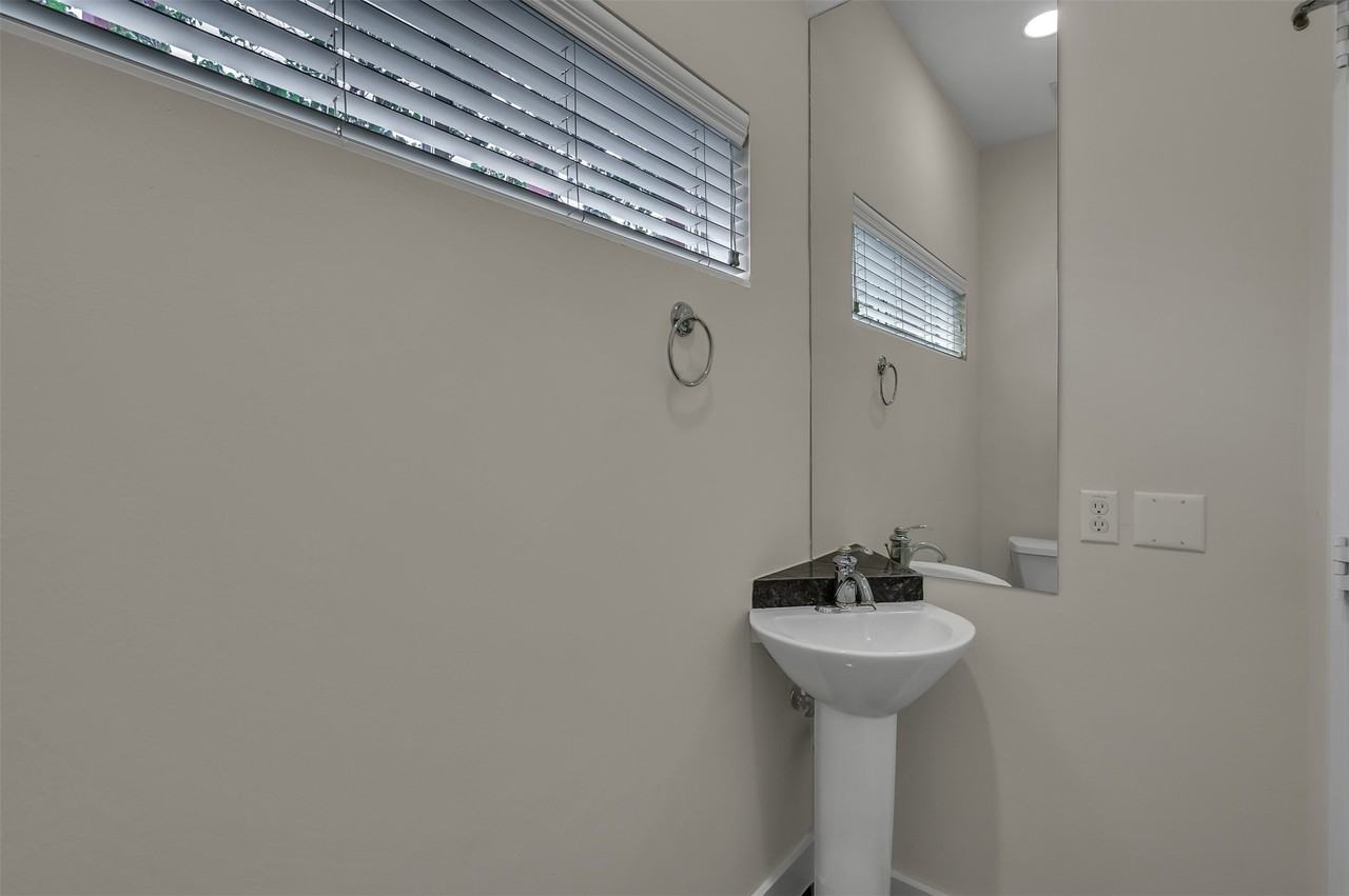 1503 California St #1503B - Photo 2 of 23