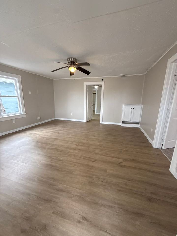 1507 N Farmer Ave - Photo 2 of 16