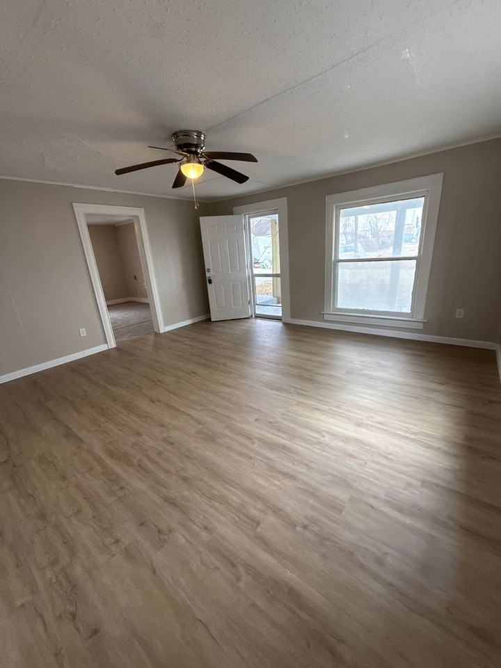 1507 N Farmer Ave - Photo 3 of 16