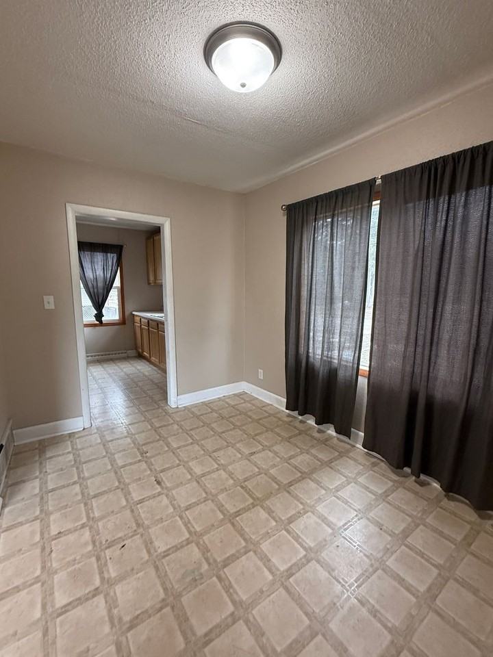 421 23rd Ave E - Photo 4 of 12