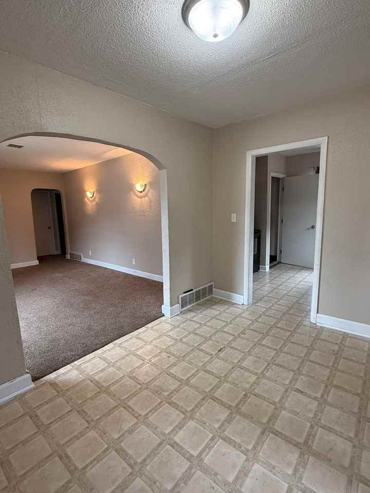 421 23rd Ave E - Photo 5 of 12