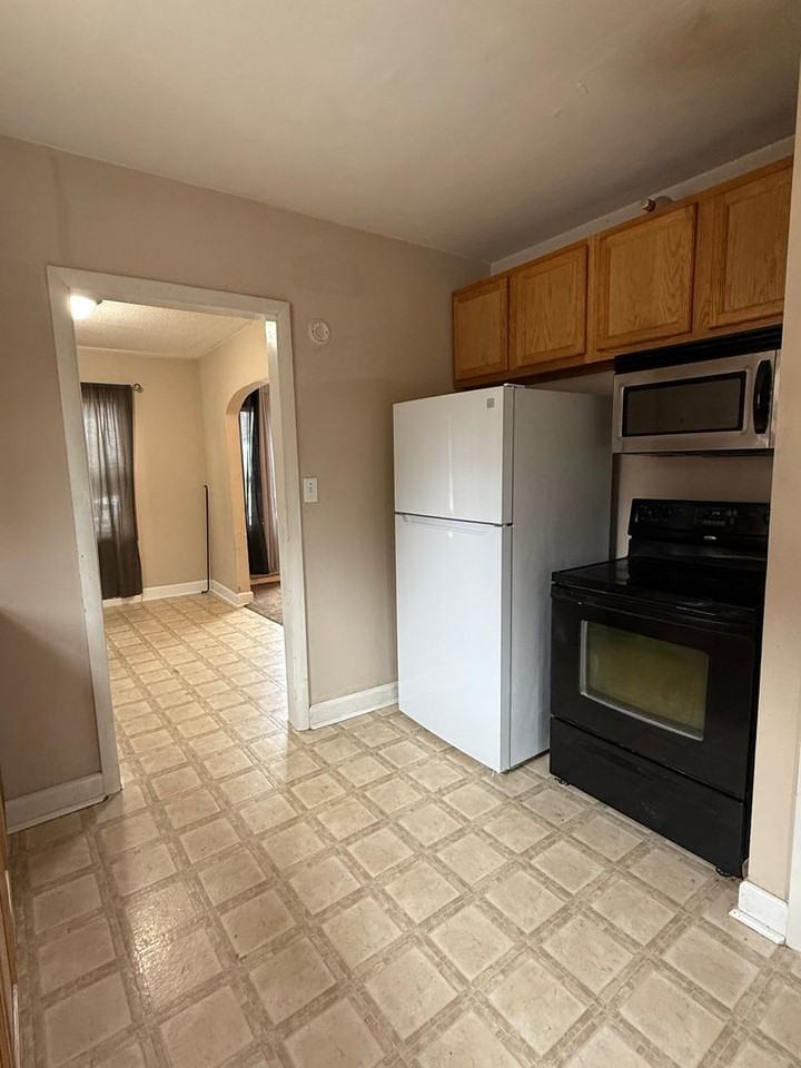 421 23rd Ave E - Photo 7 of 12