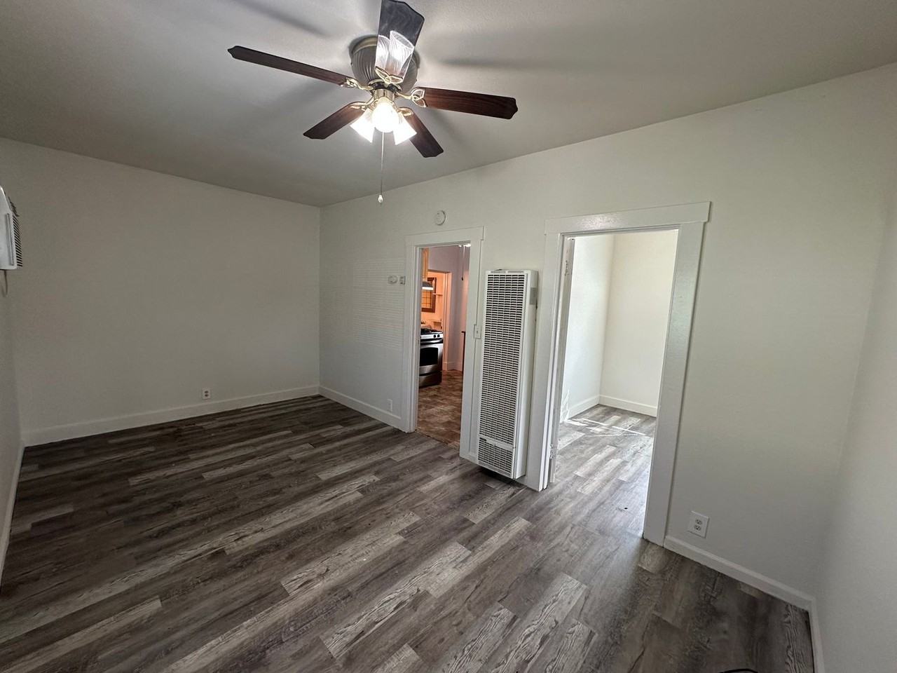 807 G St - Photo 4 of 13