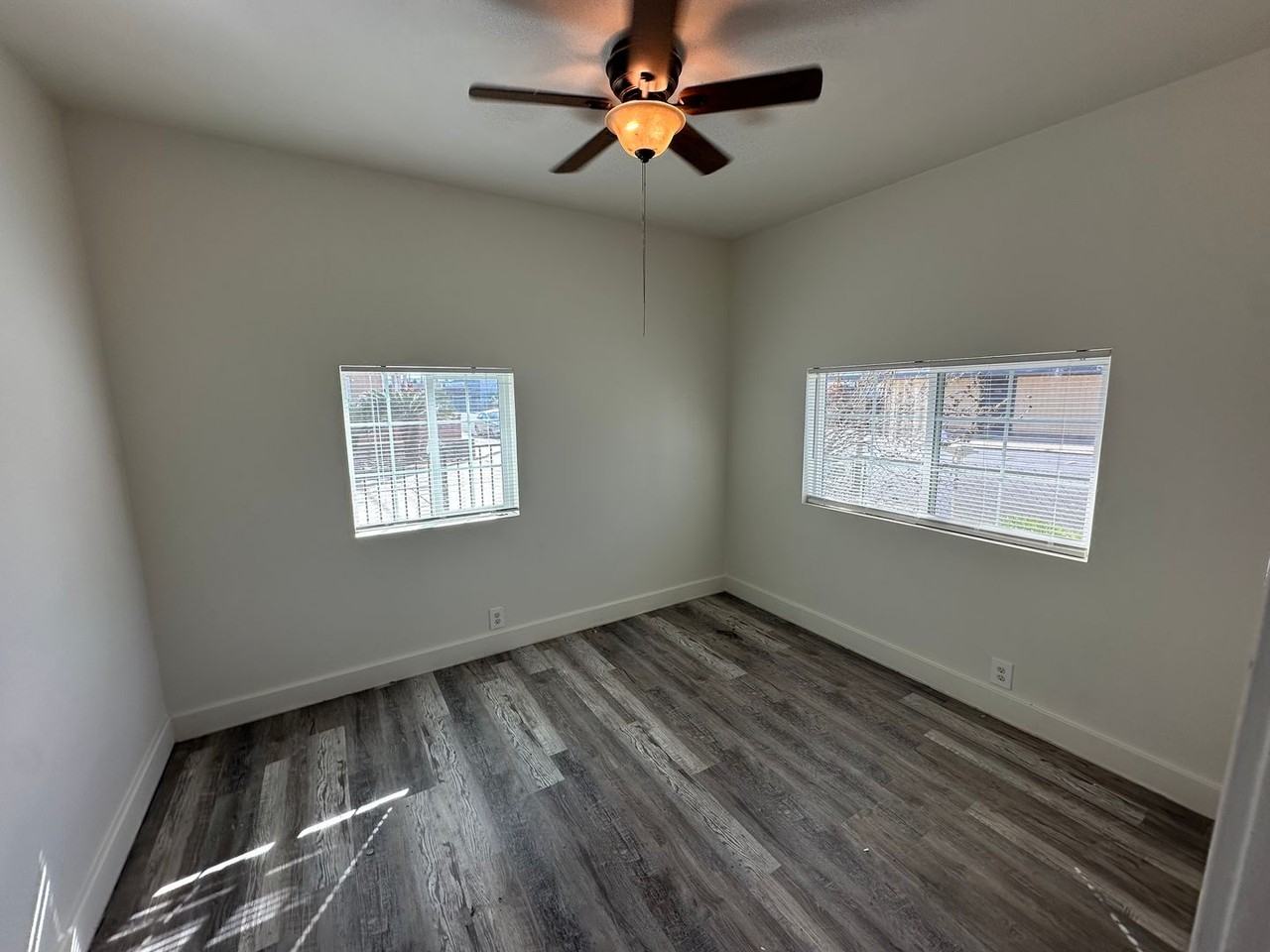 807 G St - Photo 5 of 13