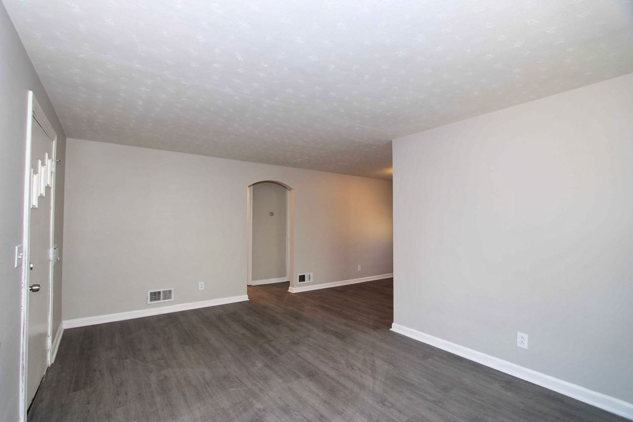 855 Academy Ave - Photo 4 of 19