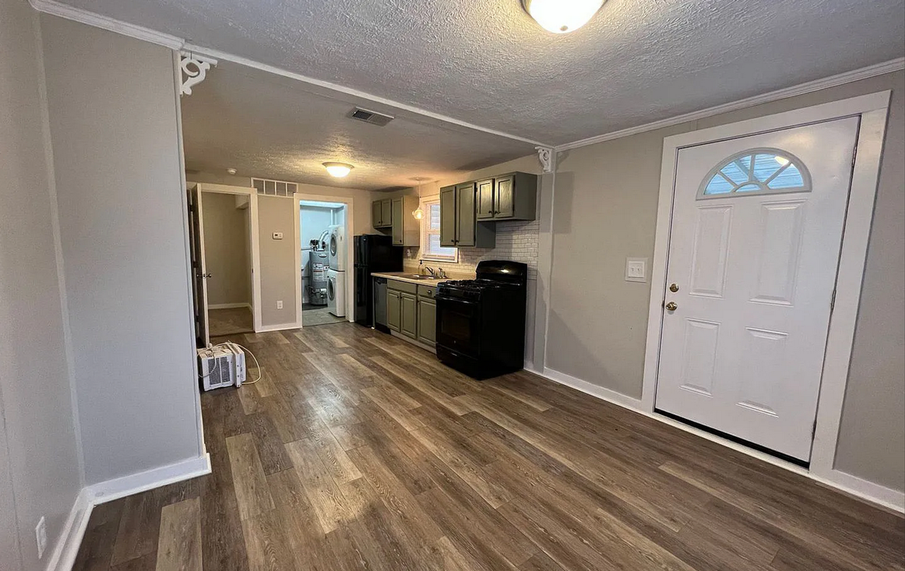 3023 Kingston Ave - Photo 4 of 10