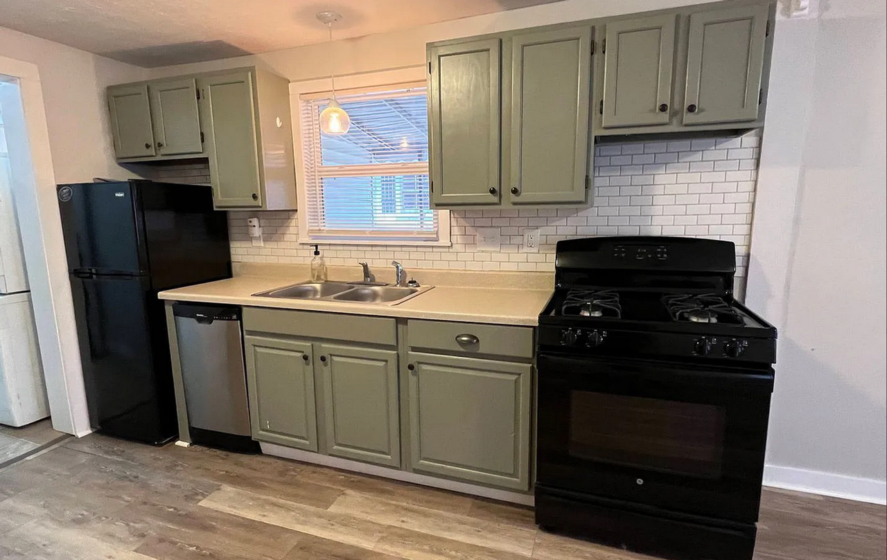 3023 Kingston Ave - Photo 7 of 10