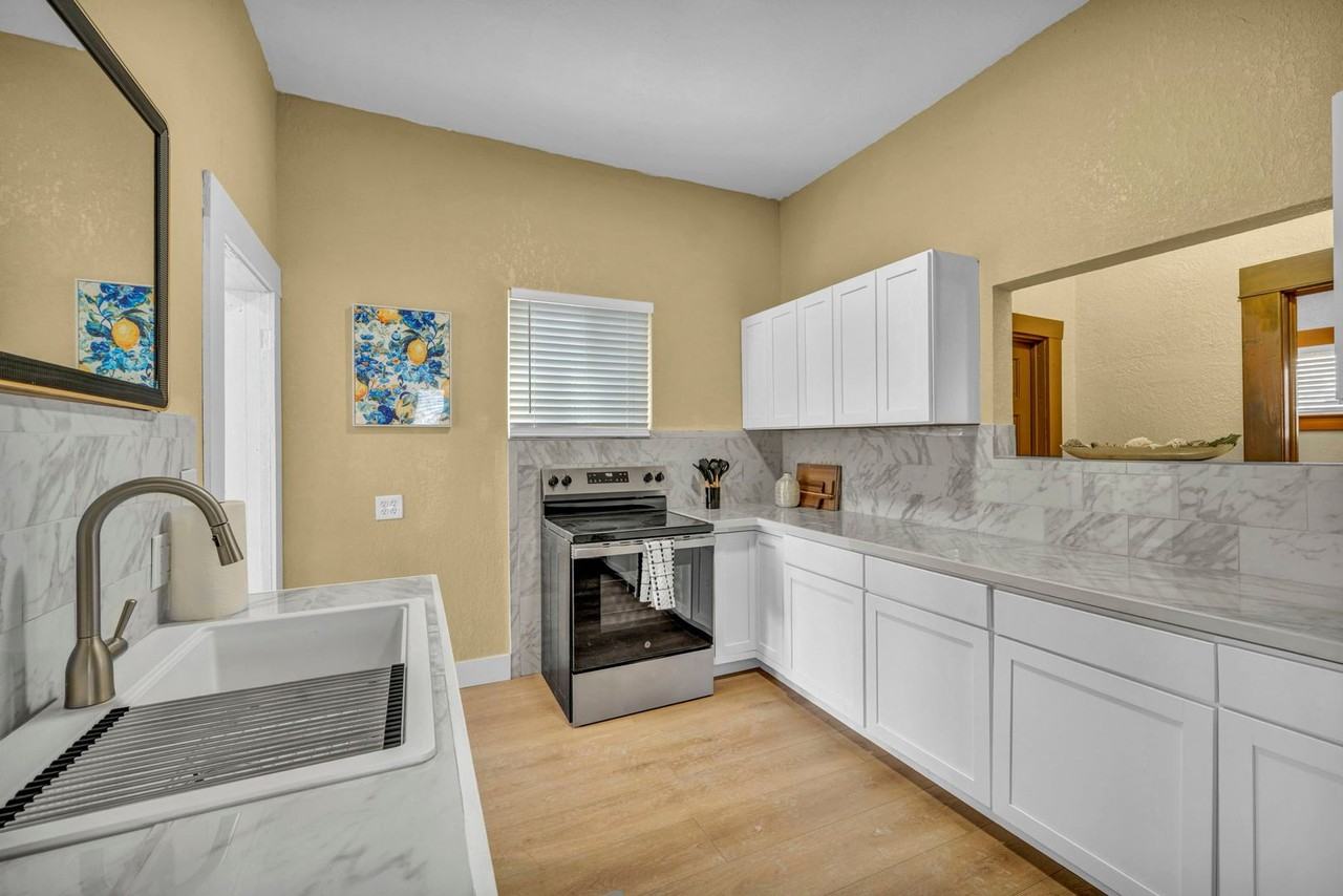 35 W 8th St - Photo 2 of 50